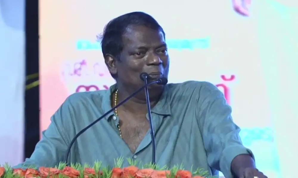 പുഞ്ചിരിക്കുന്ന മുഖമുള്ള മുഖ്യമന്ത്രി, വനവാസത്തിന് പോവാന്‍ നിന്നവനെ നിര്‍ബന്ധിച്ച് പട്ടാഭിഷേകം നടത്തി'; സലിംകുമാര്‍
