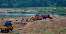 സംസ്ഥാനത്ത് 9 വർഷത്തിന് ശേഷം പുഴകളിൽ നിന്ന് മണൽവാരൽ പുനരാരംഭിക്കുന്നു; 17 നദികളിൽ നിന്ന് ഖനനത്തിന് അനുമതി
