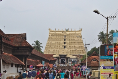 രേഖകളില്ലാതെ കടത്തിയത് വജ്രാഭരണവും സ്വർണവിളക്കും; ശ്രീ പത്മനാഭസ്വാമി ക്ഷേത്ര സുരക്ഷയിൽ വൻ അട്ടിമറിയെന്ന് പോലീസ്