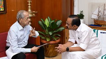 അതിവേഗ റെയ്ൽ പാത ; മുഖ്യമന്ത്രിക്ക് ഇ. ശ്രീധരൻ റിപ്പോർട്ട് കൈമാറി