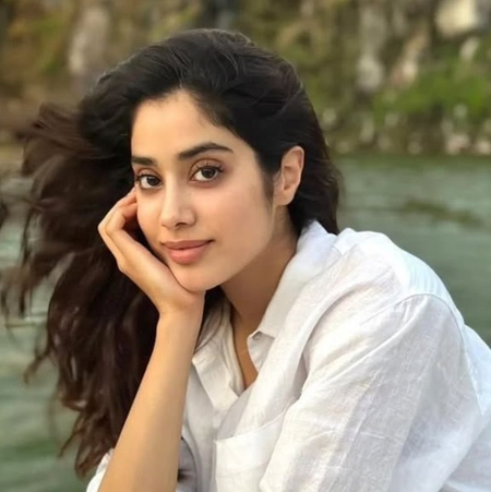 മലയാളം പഠിക്കാനും സംസാരിക്കാനും വളരെ   ബുദ്ധിമുട്ട്, ഇനി ട്രൈ ചെയ്യാൻ ആഗ്രഹമില്ല; ജാൻവി കപൂർ 