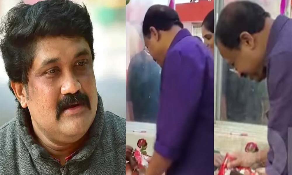 മനസ്സില് മനുസ്മൃതി ആയത് കൊണ്ടാണോ മനുഷ്യരെ തൊടാത്തത്? വി മുരളീധരന് മാപ്പ് പറയണം'; എ എ റഹീം എംപി