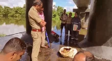 പമ്പയാറ്റിൽ ചൂണ്ടയിൽ കുടുങ്ങിയ  ചാക്കിൽ  തലയോട്ടിയും അസ്ഥികളും