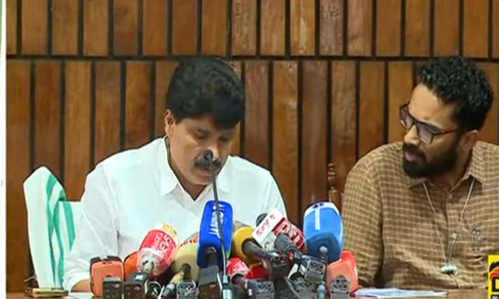 കൃഷിമന്ത്രിയുടെ വാര്ത്താസമ്മേളനത്തില് ശ്രീറാം വെങ്കിട്ടരാമന്; പ്രതിഷേധിച്ച് മാധ്യമപ്രവര്ത്തകര്, ഇറങ്ങിപ്പോയി ശ്രീറാം