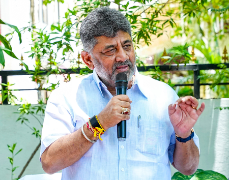 കര്‍ണാടകയില്‍ മുഴുവന്‍ വിദ്യാര്‍ഥികള്‍ക്കും സൗജന്യ യാത്ര: ഡി കെ ശിവകുമാറിന്റെ ആദ്യ പ്രഖ്യാപനം