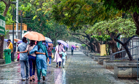 അതിതീവ്ര മഴ സാധ്യത; വയനാട്, കോഴിക്കോട് ജില്ലകളില്‍ വിദ്യാഭ്യാസ സ്ഥാപനങ്ങള്‍ക്ക് നാളെ അവധി