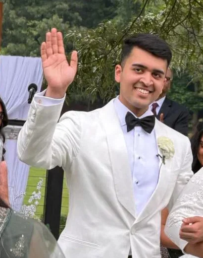 യുവ വൈമാനികന് അന്ത്യാഞ്ജലി (അമേരിക്കൻ വീക്ഷണം)