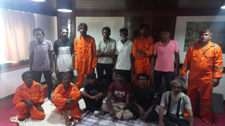 മുങ്ങിയ കപ്പലിലെ 14 ഇന്ത്യന് നാവികരെ യുഎസ് സേന രക്ഷപ്പെടുത്തി