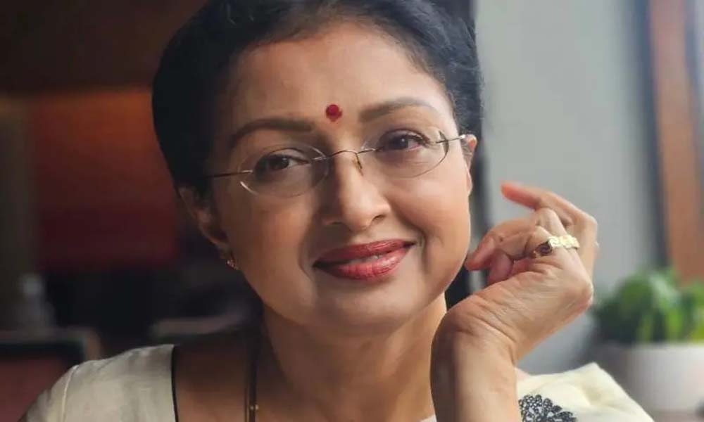 അണ്ണാ ഡി.എം.കെയില് നിന്ന് രാജിവെച്ച് നടി ഗൗതമി; രാഷ്ട്രീയ സാഹചര്യങ്ങള് കണക്കിലെടുത്താണ് തീരുമാനമെന്നും ഗൗതമി