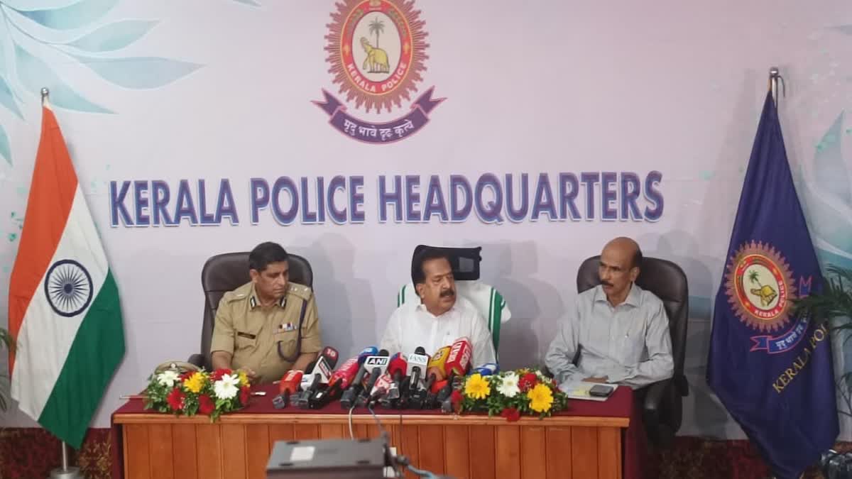 ഓപ്പറേഷൻ തൂഫാൻ: ഇതുവരെ പിടിച്ചെടുത്തത് 10 കോടിയുടെ ലഹരിയെന്ന് മന്ത്രി രമേശ് ചെന്നിത്തല; മോഹന്ലാല് തൂഫാന് വോറിയര്