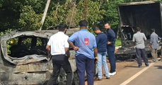 കോട്ടയത്ത് കണ്ടെയ്‌നര്‍ ലോറിക്ക് തീപിടിച്ച്  ലോറിയിലുണ്ടായിരുന്ന 1.38 കോടിയുടെ കാര്‍ കത്തിനശിച്ചു