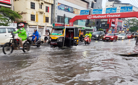 സംസ്ഥാനത്ത്  കാലവർഷം  കടുക്കുന്നു: വീണ്ടും മഴ മുന്നറിയിപ്പ്
