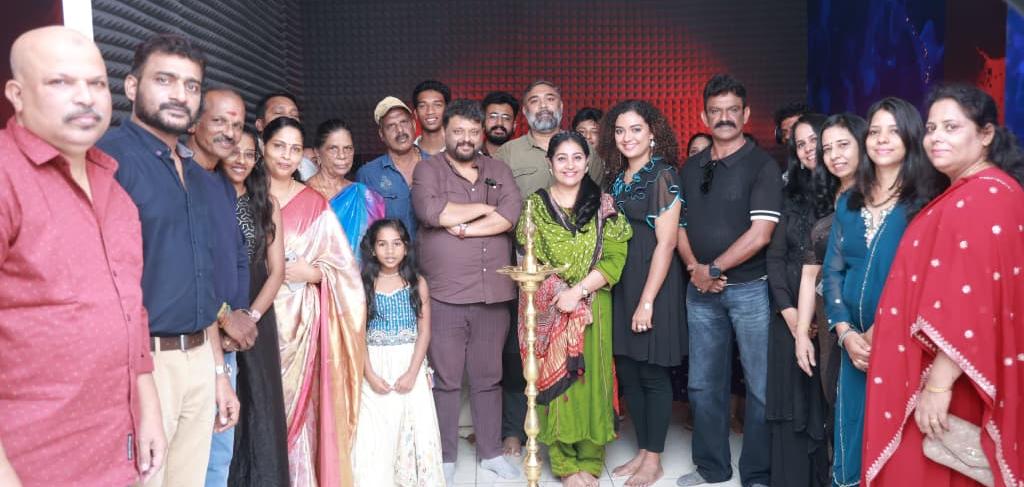 ഡെസേര്‍ട്ട് ട്രെക്കേഴ്‌സ് എന്റര്‍ടൈയ്ന്‍മെന്റ്‌സ്. സ്റ്റുഡിയോ ഉല്‍ഘാടനം.