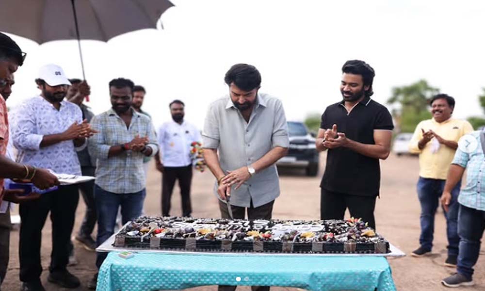  ഇതിഹാസത്തിനൊപ്പം ഒരാഘോഷം'; പദ്ഭൂഷണ്‍ നേടിയ മമ്മൂട്ടിയെ ആദരിച്ച് ധനുഷും 'ഓം' ടീമും