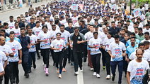 ലഹരിവിരുദ്ധ മാരത്തൺ;  ഫ്ലാഗ് ഓഫിന് പിന്നാലെ 6 കിലോമീറ്റർ കൂടെ ഓടി തമിഴ്‌നാട് മുഖ്യമന്ത്രി ജോസഫ് വിജയ്