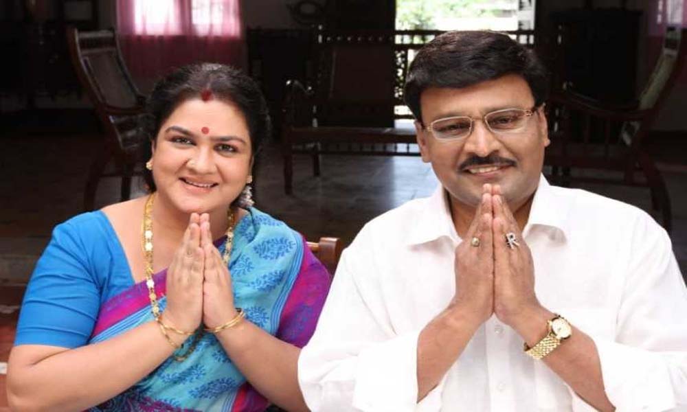  കയ്യും കാലും വിറച്ച് ബോധം പോകും പോലായി, കാണാന്‍ പോയി പകുതി വെച്ച് തിരിച്ചു വന്നു: ഭാഗ്യരാജിനെ കുറിച്ച് ഉര്‍വശി