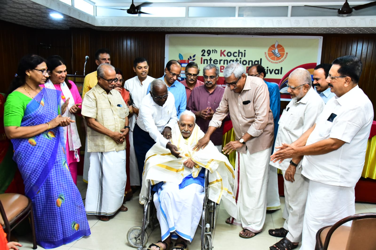 വായന ലഹരിയാക്കാൻ യുവാക്കൾക്ക് കഴിയണം: മധു. എസ്. നായർ