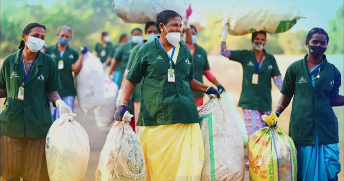 തിരുവനന്തപുരത്ത് ഹരിതകർമസേനയുടെ പച്ച യൂണിഫോം 'കാവി'യാക്കി മാറ്റി ; കോർപ്പറേഷന്റെ വസ്ത്രമാറ്റത്തിൽ പ്രതിഷേധം പുകയുന്നു
