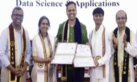  ബന്ധുക്കളുടെ നെഗറ്റീവ് ചോദ്യങ്ങളെ ചിരിച്ചുതള്ളി, മകനൊപ്പം മദ്രാസ് ഐഐടിയില്‍ നിന്ന് ബിരുദം നേടി 45കാരി