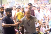 കോക്രോച്ച് അധ്യക്ഷന്‍ അഭിജിത്തിന്റെ മുഖത്തേക്ക് മഷി കുടഞ്ഞു; ജന്തര്‍ മന്തറില്‍ സംഘര്‍ഷം 