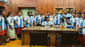 പന്തളം നഗരസഭയിൽ അർജൻ്റീന ജഴ്സി ധരിച്ച് ജീവനക്കാർ ഓഫീസിലെത്തി
