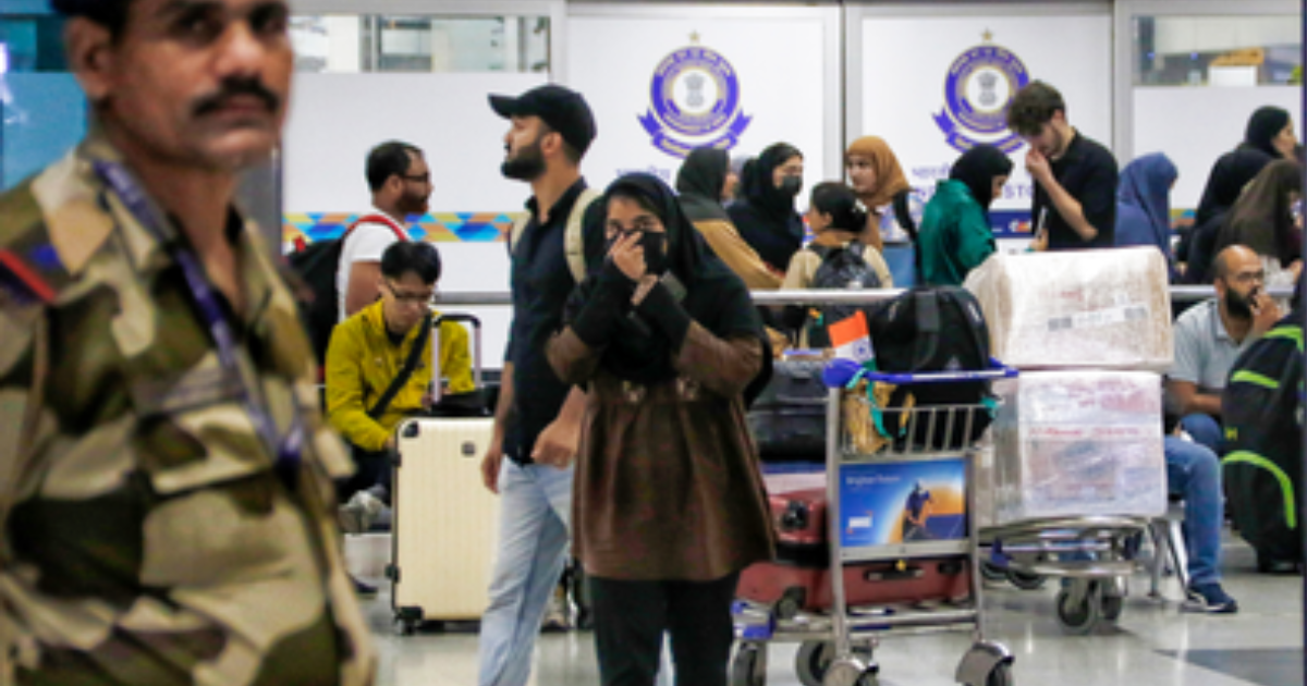 പശ്ചിമേഷ്യന് സംഘർഷം ; ഇറാനിലേക്ക് ഇപ്പോൾ യാത്ര വേണ്ടെന്ന് ഇന്ത്യന് പൗരന്മാര്ക്ക് നിർദേശം