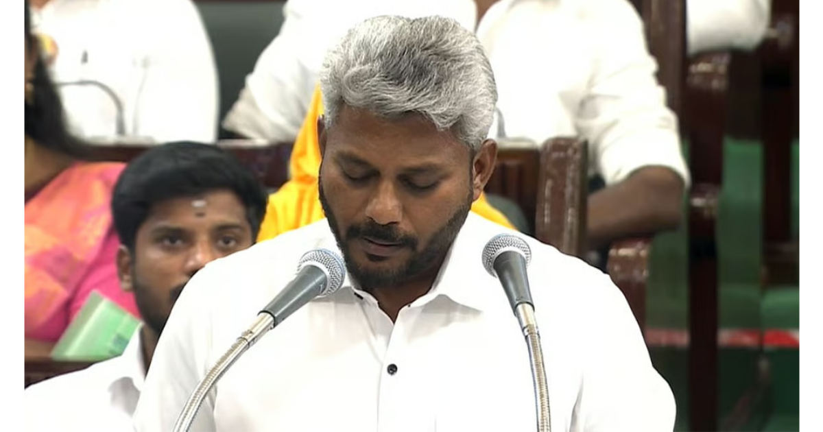 1.5 ലക്ഷം കോടി ഡോളർ സമ്പദ്‌വ്യവസ്ഥ ലക്ഷ്യം: സൗജന്യ സ്വർണ നാണയവും എഐ സിറ്റിയും തുടങ്ങി ജനകീയ പ്രഖ്യാപനങ്ങളുമായി വിജയ് സർക്കാരിന്റെ കന്നി ബജറ്റ്!