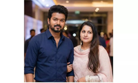വിജയ്‌യും സംഗീതയും ഭാര്യാ ഭർത്താക്കന്മാരായി തുടരും; സംഗീത വിവാഹ മോചന ഹർജി പിന്‍വലിച്ചതായി കോടതി