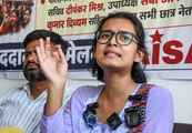 ഝാര്‍ഖണ്ഡ് വിദ്യാര്‍ഥി പ്രതിഷേധം; ഐസ നേതാവ് നേഹ ബോറയ്ക്ക്  നേരെ മഷിയാക്രമണം