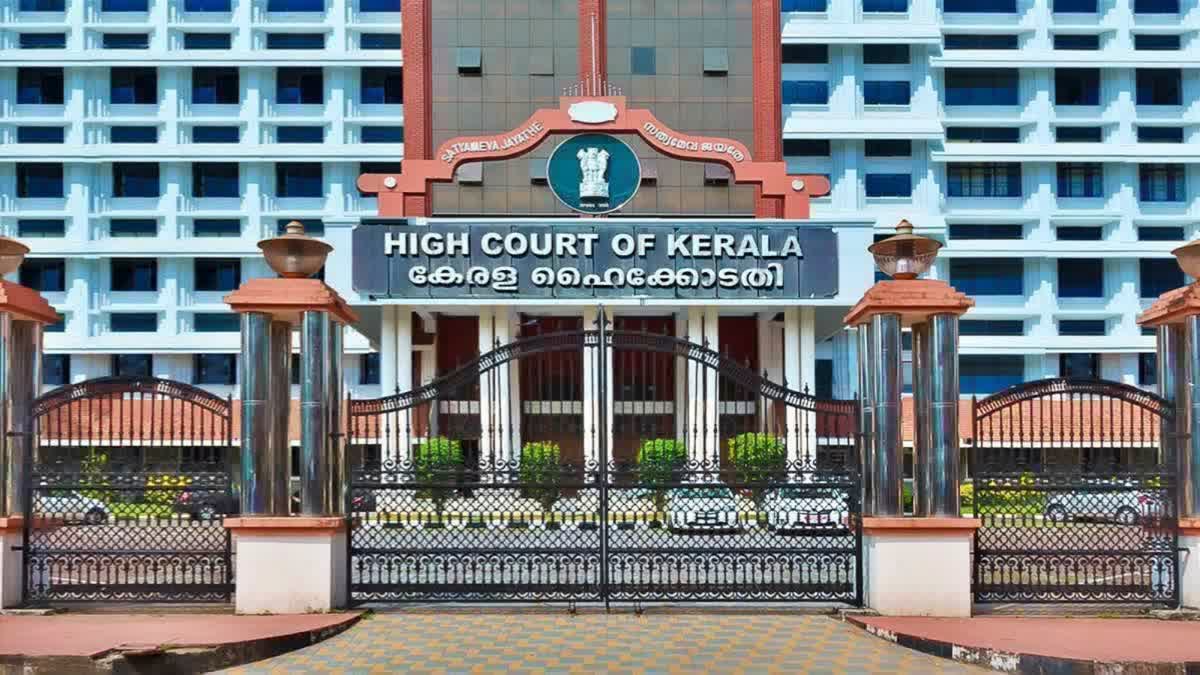  'വേലി തന്നെ വിള തിന്നുന്ന' അവസ്ഥ: പോക്സോ കേസ് ഒത്തുതീർപ്പാക്കാൻ അമ്മയ്ക്ക് അവകാശമില്ല; മകളെ പീഡിപ്പിച്ച പിതാവിന് ജാമ്യം നിഷേധിച്ച് ഹൈക്കോടതി