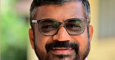 'കള്ളൻ വിജയൻ'  തലക്കെട്ട് വിവാദം ; ദേശാഭിമാനി എഡിറ്റർ കെ.ആർ. അജയൻ രാജി വച്ചു