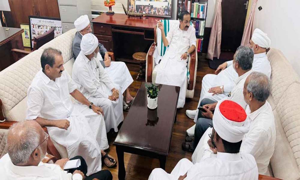 കാന്തപുരത്തെ തള്ളിയ പ്രസ്താവന; ക്ലിഫ് ഹൗസിലെത്തി മുഖ്യമന്ത്രിയെ കണ്ട് കാന്തപുരം വിഭാഗം നേതാക്കള്