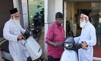  'ബാക്കി വരുന്നിടത്തുവെച്ച് കാണാം'; സര്‍വീസിന് നല്‍കിയ വാഹനം തിരികെ നല്‍കിയില്ല; ഓല ഷോറൂമില്‍ വ്യത്യസ്ത പ്രതിഷേധം