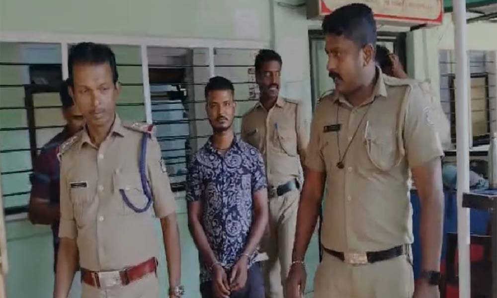 അച്ഛനെ കൊലപ്പെടുത്തിയ ശേഷം കേരളത്തിലെത്തി; പശ്ചിമ ബംഗാള് സ്വദേശി പിടിയില്