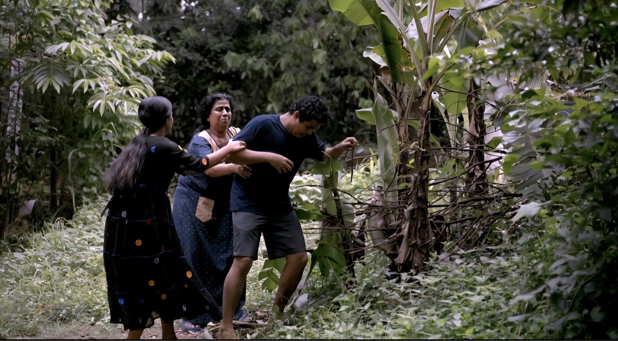 ശരത്തിന്റെ ആലാപനത്തോടെ 'മഴവില്‍ക്കനവുകള്‍' തരംഗമാകുന്നു:  'രാവുറങ്ങാതെ' ഗാനം യൂട്യൂബില്‍ 1 ലക്ഷം കാഴ്ചക്കാരെ പിന്നിട്ടു.
