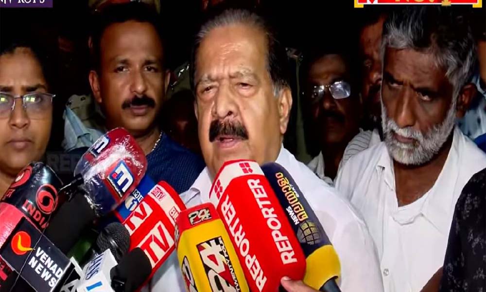 എസ്ഐടി നിയമവിരുദ്ധമായി ഒന്നും ചെയ്തിട്ടില്ല, അവരുടെ അന്വേഷണത്തില് ആഭ്യന്തരവകുപ്പ് ഇടപെടാറില്ല: ചെന്നിത്തല