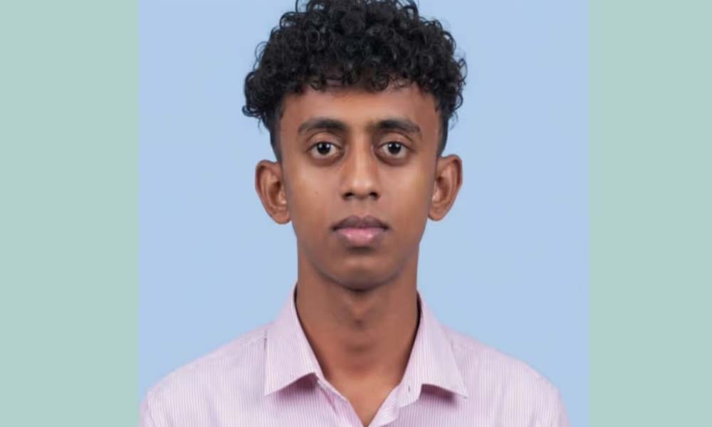 ടര്ഫില് ഫുട്ബോള് കളിക്കുന്നതിനിടെ വിദ്യാര്ഥി കുഴഞ്ഞുവീണ് മരിച്ചു