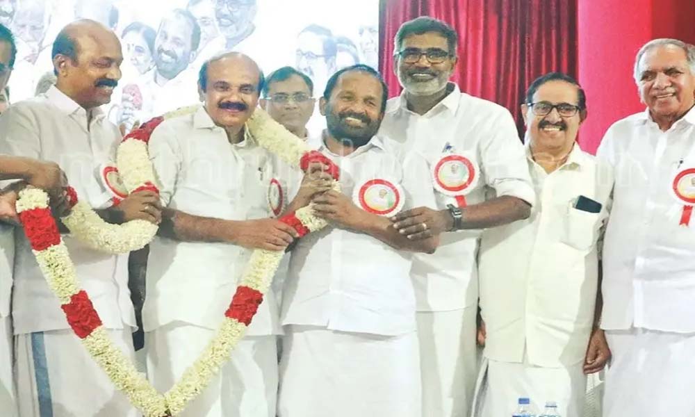 ഉണ്ണിയാടന്റെ സ്വീകരണവേദിയില് നിറഞ്ഞ് കോണ്ഗ്രസ് നേതാക്കള്; കരുതലോടെ നീങ്ങാന് പി.ജെ. ജോസഫ്