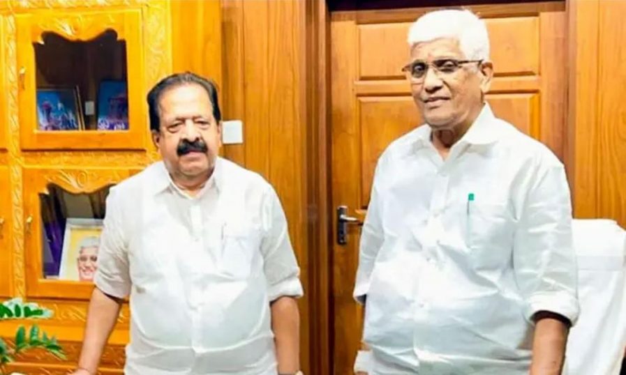 ആഭ്യന്തര മന്ത്രി രമേശ് ചെന്നിത്തല എന് എസ് എസ് ജനറല് സെക്രട്ടറി ജി സുകുമാരന് നായരെ സന്ദര്ശിച്ചു