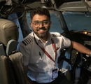 ഫ്ലൈദുബായ് യാത്രക്കാരുടെ ജീവൻ രക്ഷിച്ച ക്യാപ്‌റ്റൻ സ്‌മിത്ന് ധീരതയ്‌ക്കുള്ള അവാർഡ് നൽകണം; മുംബൈയിലെ വീടിന് പുറത്ത് പ്രാർഥനകളുമായി ഒത്തുകൂടി ജനക്കൂട്ടം