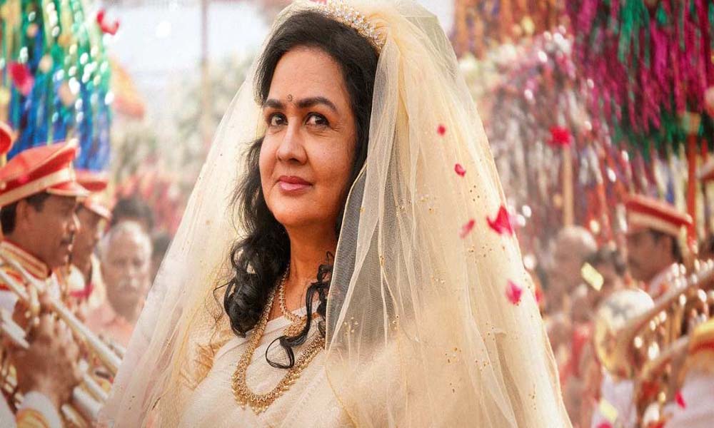 ബിജുമേനോന്റെ അവറാച്ചന് ആന്ഡ് സണ്സില് ത്രേസ്യാകുട്ടിയായി ഉര്വശി
