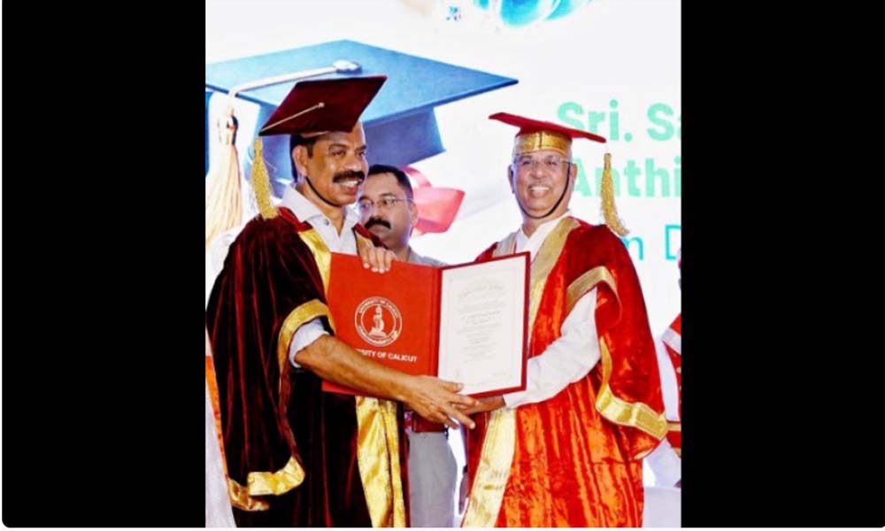  സ്വപ്നങ്ങളില്‍ പോലും ഇല്ലാതിരുന്ന അംഗീകാരം; ലിറ്റ് ബിരുദം ഏറ്റുവാങ്ങിയതിന്റെ സന്തോഷം പങ്കുവച്ച് സത്യന്‍ അന്തിക്കാട്