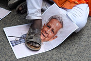 'ഭീകരൻ, ഗോ ബാക്ക്!' മുഹമ്മദ് യൂനുസിനെ ന്യൂ യോർക്കിൽ ബംഗ്ളാ പ്രവാസികൾ നേരിട്ടു (പിപിഎം)