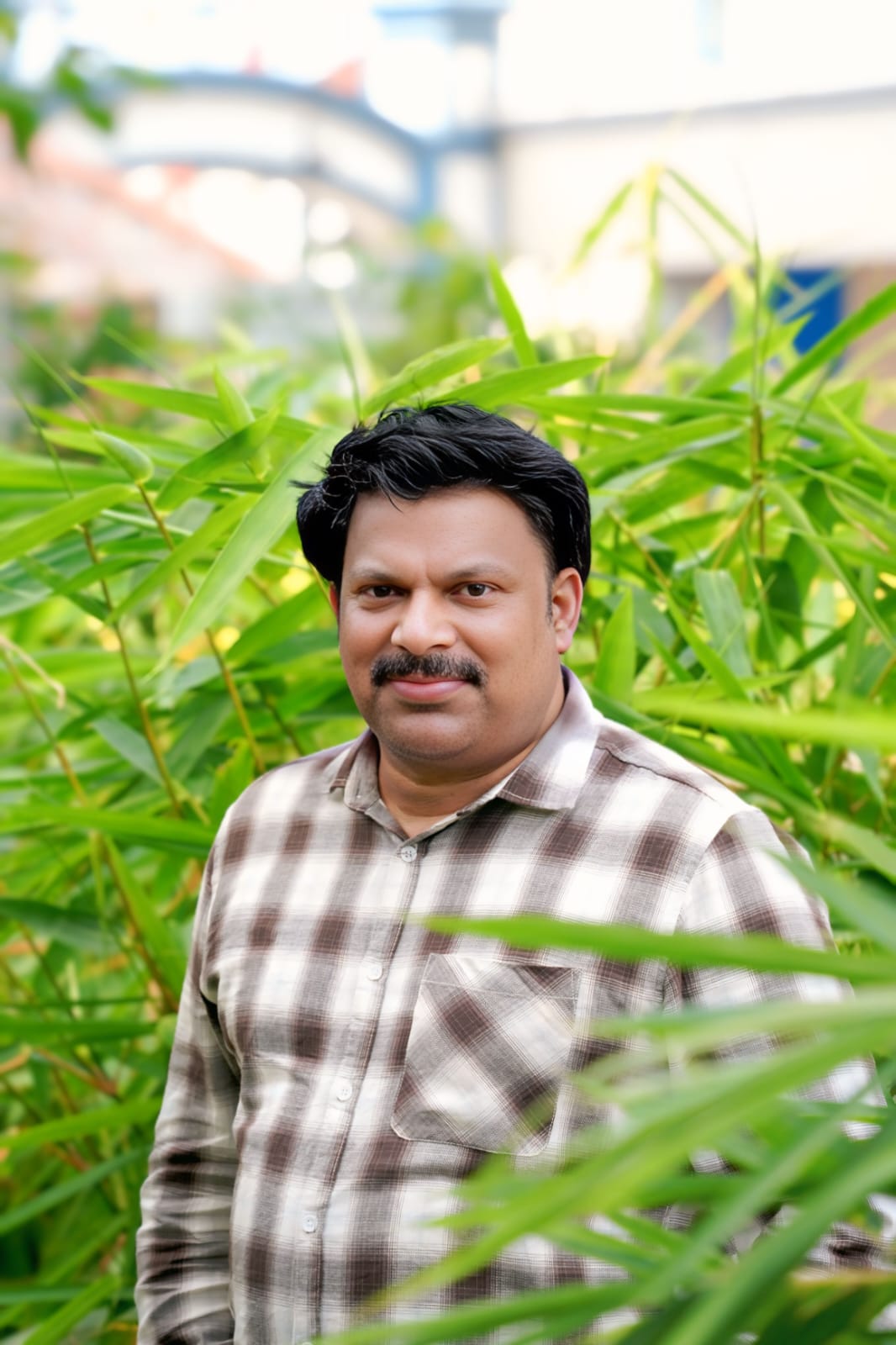 ഗാന രചനയിൽ ശ്രദ്ധേയനായി  ഡോ. ലിയോൺ സൈമൺ