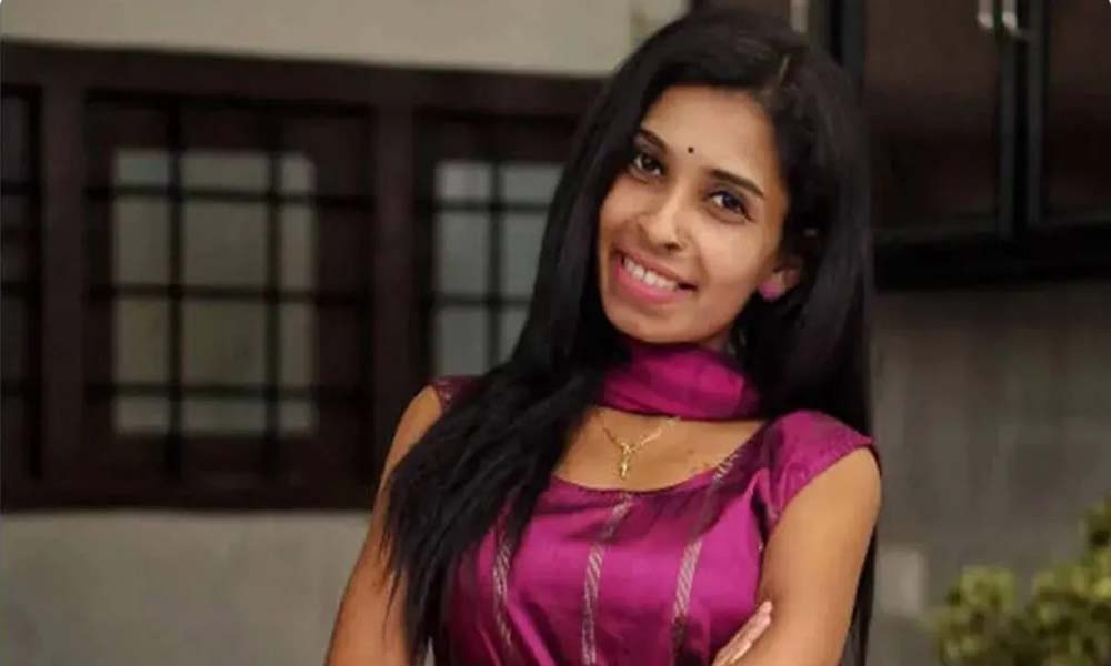 'കള്ള സര്ട്ടിഫിക്കറ്റ് ഉണ്ടാക്കി കോടതിയെ പറ്റിക്കാനാവില്ല'; സൈബര് ആക്രമണങ്ങള്ക്ക് മറുപടിയുമായി രേണു സുധി