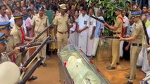 നെല്ലച്ഛന്  യാത്രാമൊഴി;  ഔദ്യോഗിക ബഹുമതികളോടെ സംസ്‌കാരം
