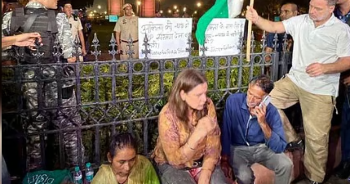 ഇരകളെ നിശ്ശബ്ദമാക്കുന്നതാണ് മോദി സർക്കാരിന്റെ രീതി; അങ്കിത ഭണ്ഡാരിയുടെ മാതാപിതാക്കളെ കസ്റ്റഡിയിലെടുത്തതിനെ വിമർശിച്ച് രാഹുൽ ഗാന്ധി