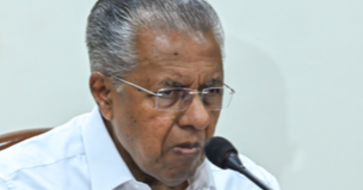 പിണറായിയുടെ വീട്ടില് നോട്ടീസ് പതിപ്പിച്ച് ഇഡി; വെള്ളിയാഴ്ച ചോദ്യം ചെയ്യലിന് ഹാജരാകണം