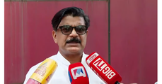 കടന്നുവന്ന രാഷ്ട്രീയ വഴികൾ മറക്കരുത്; ഉമ്മൻചാണ്ടിയെ വേട്ടയാടിയത് കോൺഗ്രസ് മറക്കില്ലെന്ന് മാത്യു കുഴൽനാടൻ