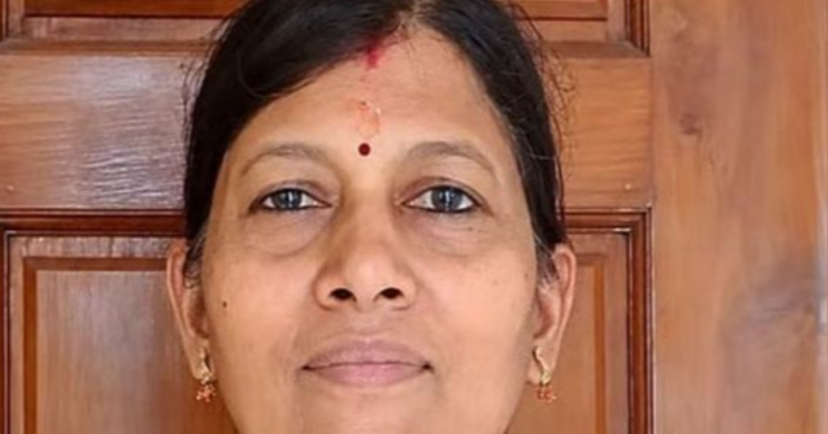സ്കൂട്ടറില് നിന്നു റോഡില് തെറിച്ചു വീണ അധ്യാപിക ട്രാക്ടര് കയറി മരിച്ചു